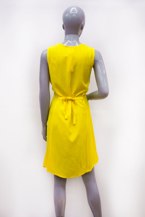 Vestido casual amarillo con bordado