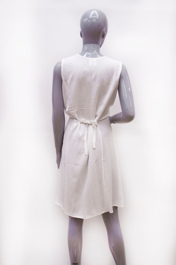 Vestido casual blanco con bordado